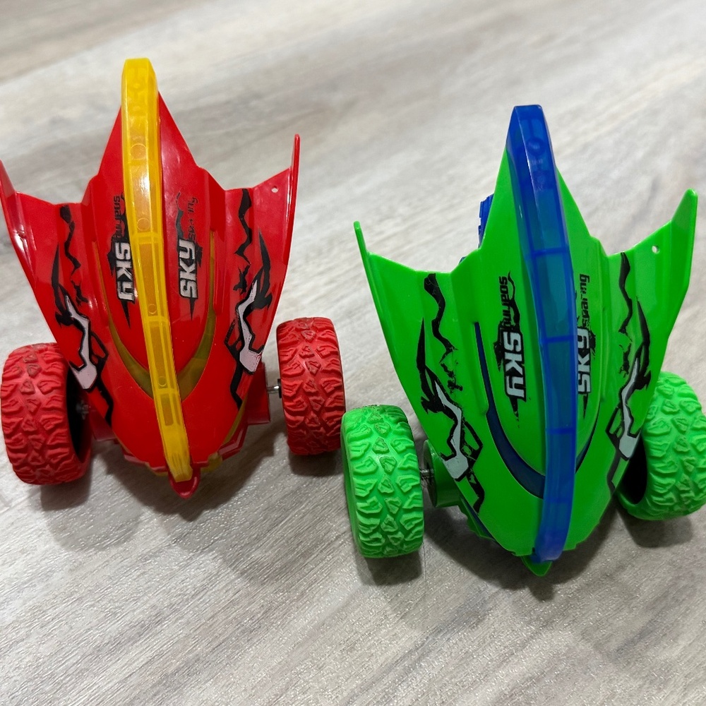 Stunt Shark Cars Lot of 2 360° Rotating Toy Friction Powered Monster Cars